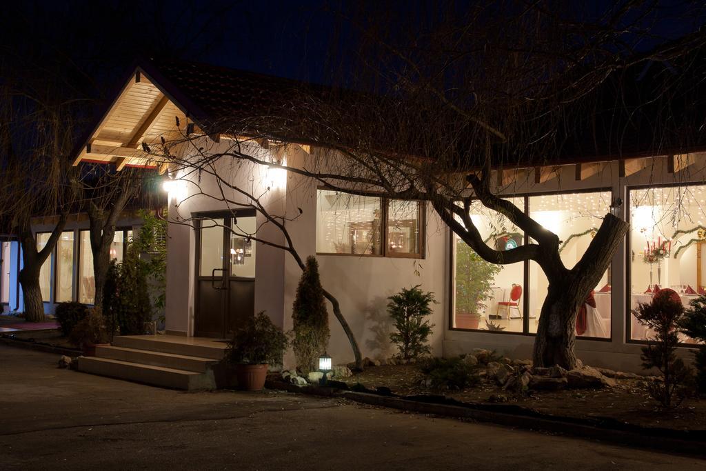 Pension Club Montana Campina Exterior photo