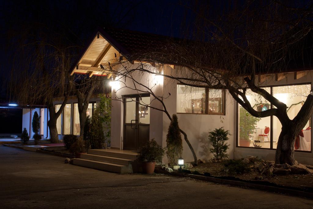 Pension Club Montana Campina Exterior photo