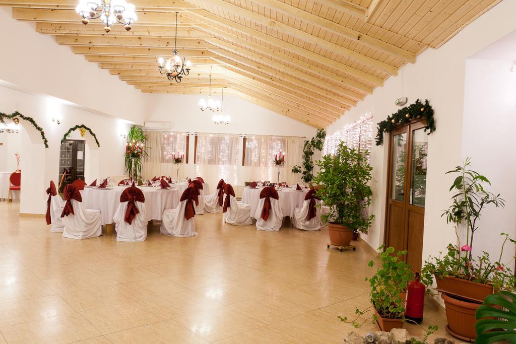 Pension Club Montana Campina Exterior photo