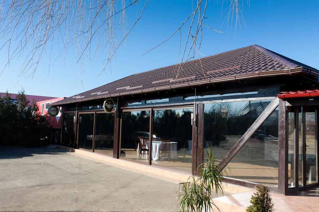 Pension Club Montana Campina Exterior photo
