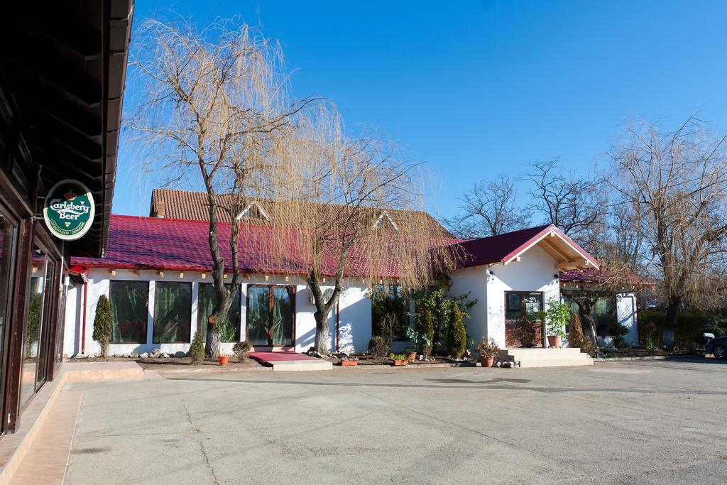 Pension Club Montana Campina Exterior photo
