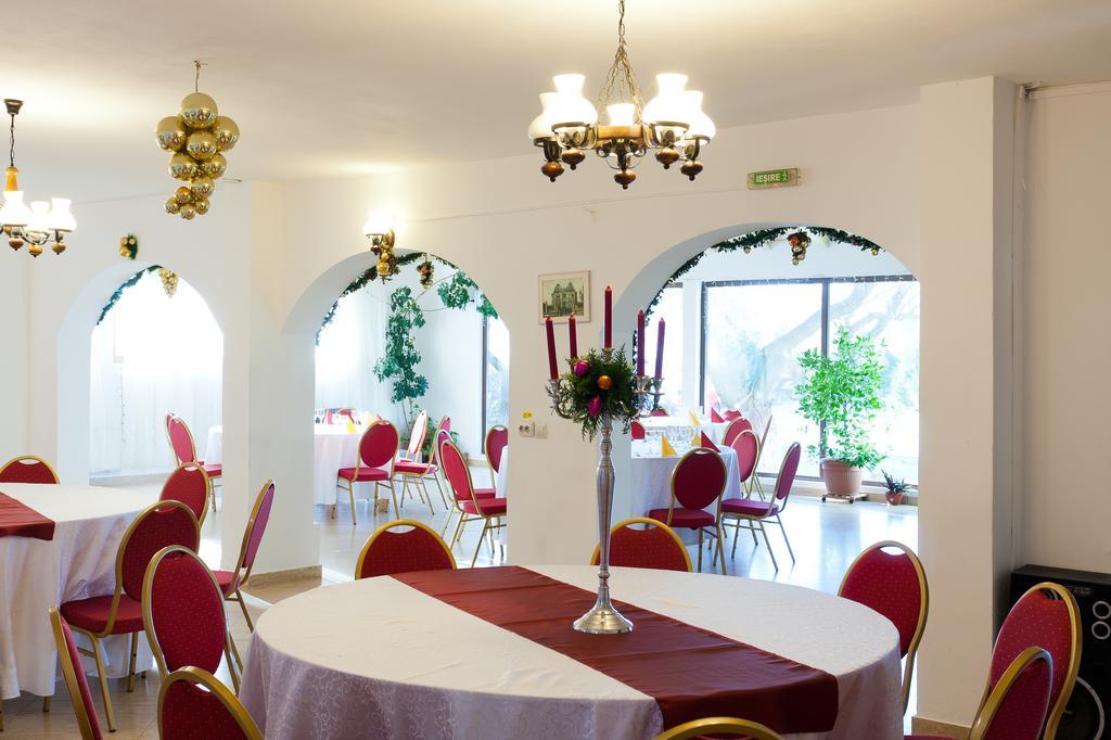 Pension Club Montana Campina Exterior photo