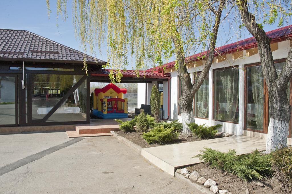 Pension Club Montana Campina Exterior photo