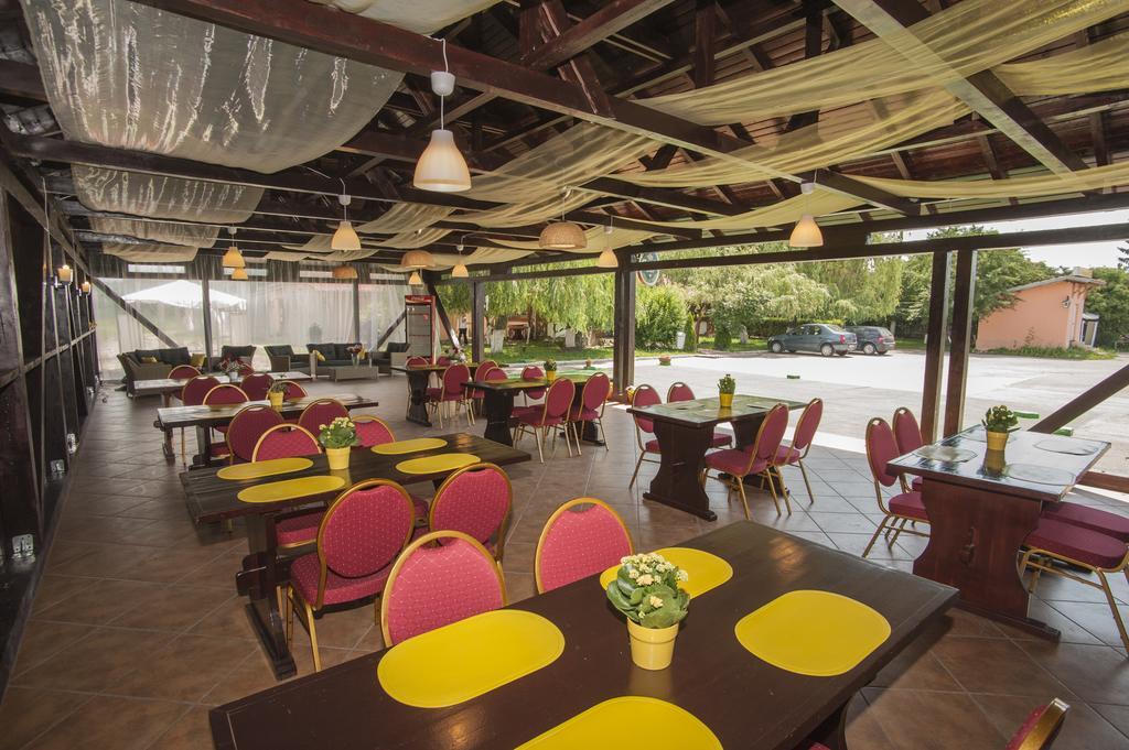 Pension Club Montana Campina Exterior photo